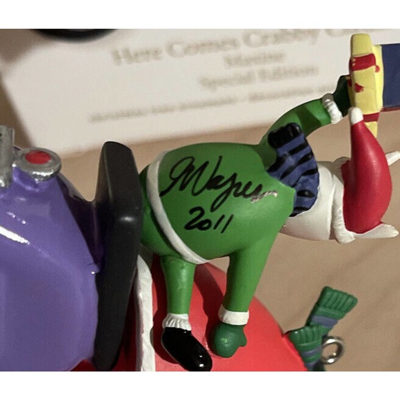 EVENT REPAINT 2011 Hallmark Keepsake Ornament Maxine Here Comes Crabby Claus NIB - Picture 4 of 5